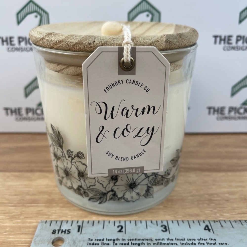 Foundry Candle Co Warm & Cozy 14oz Soy Blend Candle Floral Glass Jar Wood Lid